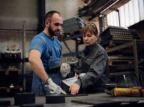 Operator and an abrasives expert discussing how to perform a test.