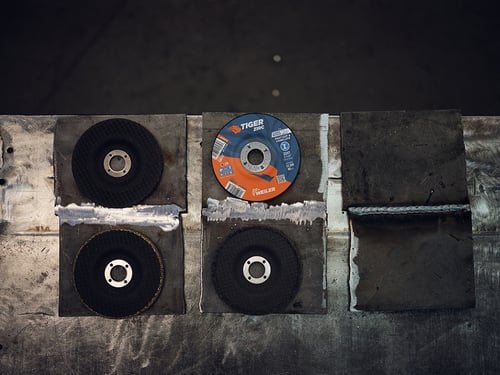 Grinding test pieces displayed with the abrasive wheels used in the evaluation