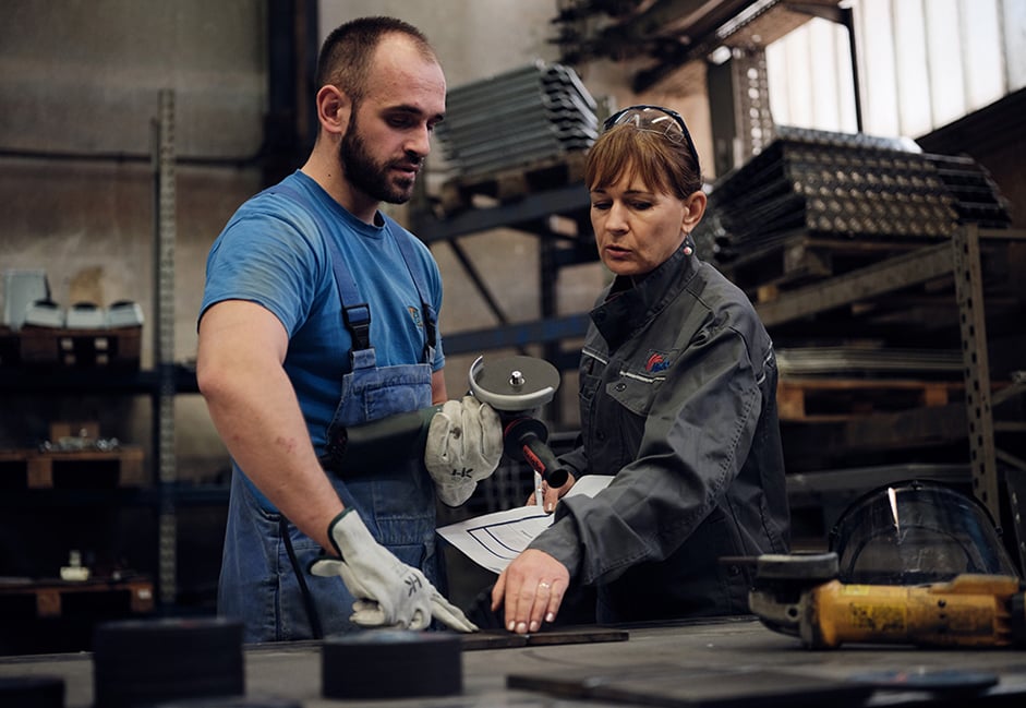 Weiler expert discussing abrasive test requirements.
