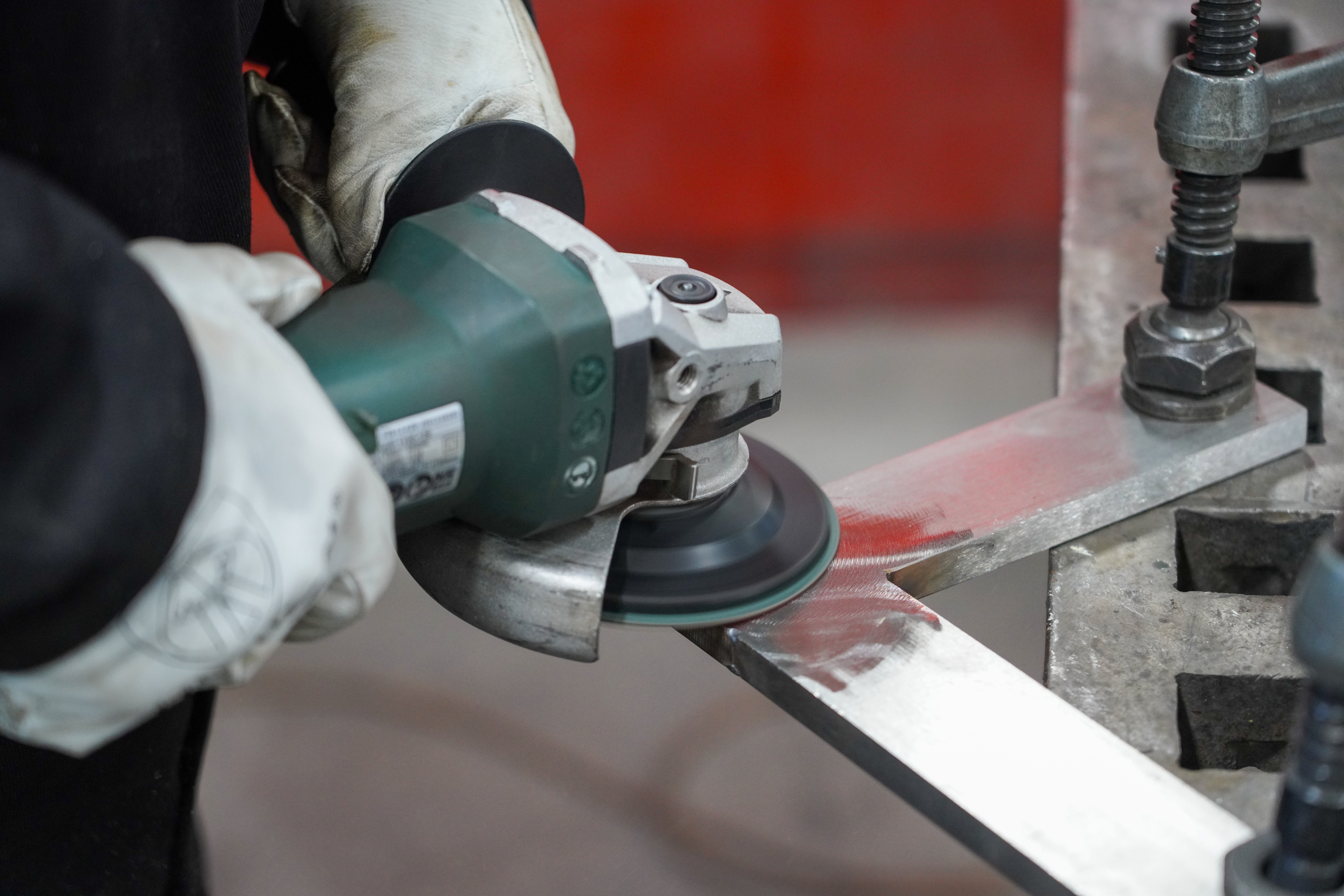 3DMAX-Weld-Grinding-SS-Bracket-Close-Up-DSC08009