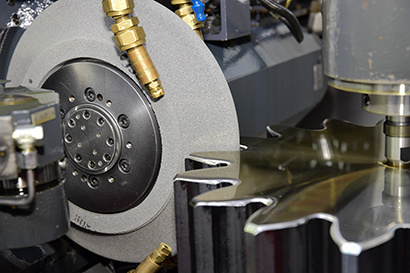 Das Profilschleifen bietet Vielseitigkeit und kann bei Zahnrädern mit Platzproblemen eingesetzt werden, die andere Schleifverfahren nicht zulassen.